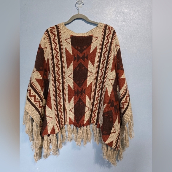 West 36th Southwestern Fringe Poncho One Size see measurements - Picture 2 of 8